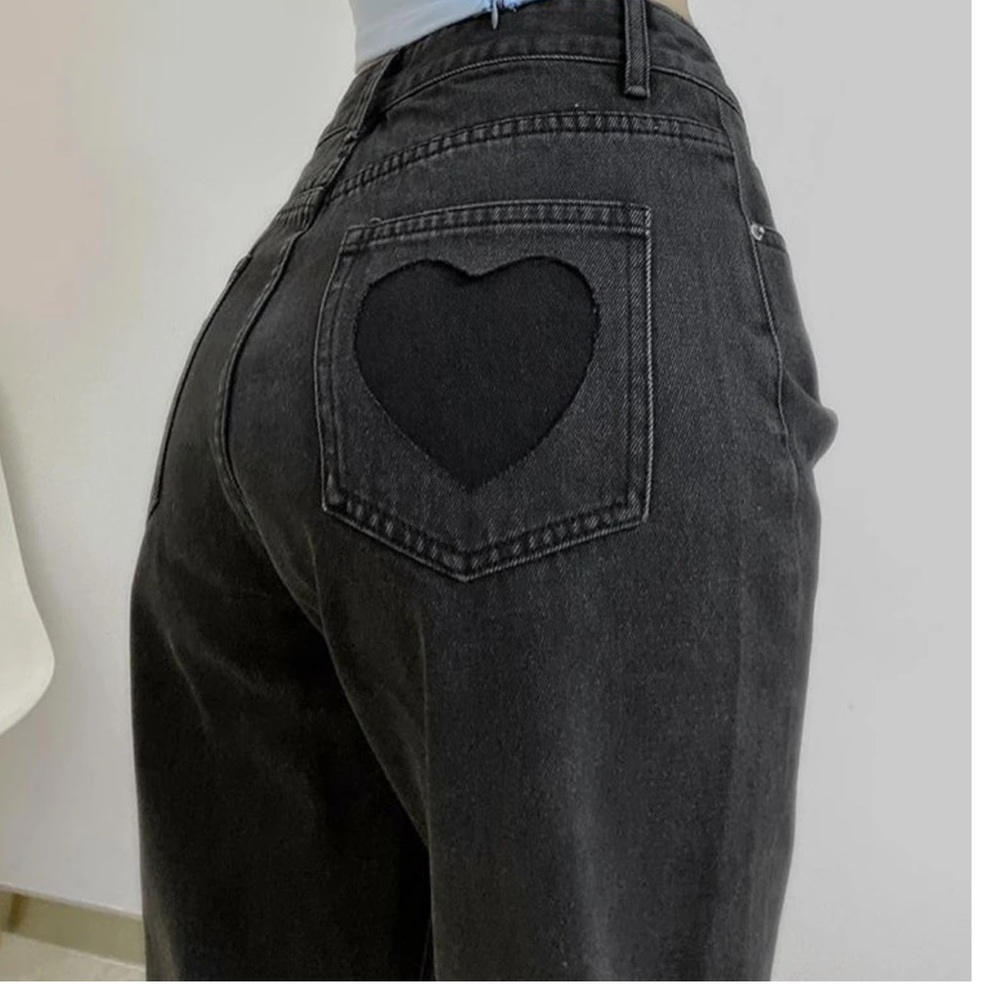 Black high waisted jeans fake heart back pockets - Picture 2 of 11